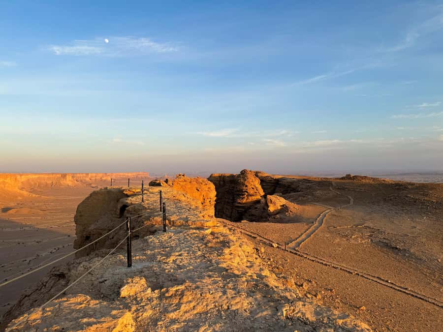 From Riyadh: Edge of the World and Darb Al-Manjoor Adventure - What the $120 price really covers