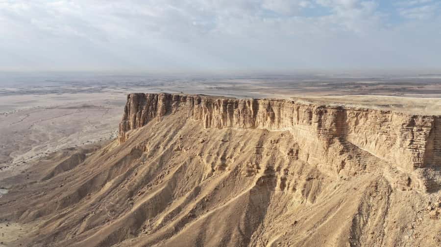 From Riyadh: Edge of the World and Darb Al-Manjoor Adventure - Should you book the Edge of the World and Darb Al-Manjoor tour?