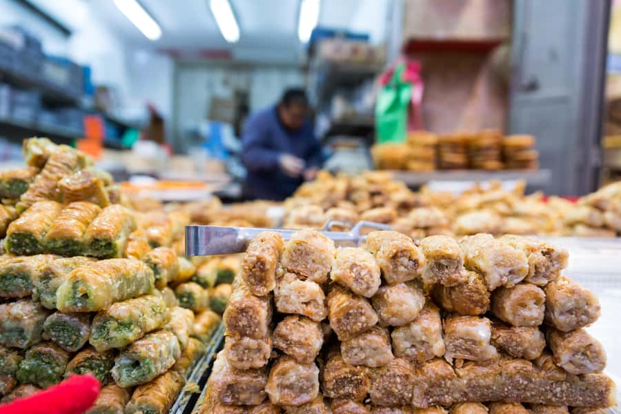 From Tel Aviv: Jerusalem Day Trip with Transfer - What the guide adds to a crowded schedule