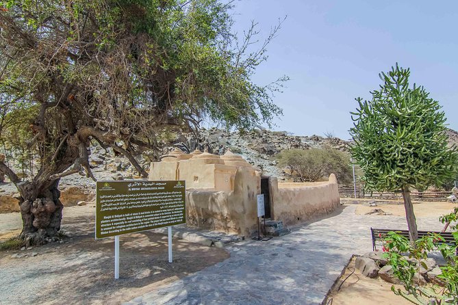 Fujairah Private day trip from Dubai with Lunch - Fujairah Old Fort and Bithnah