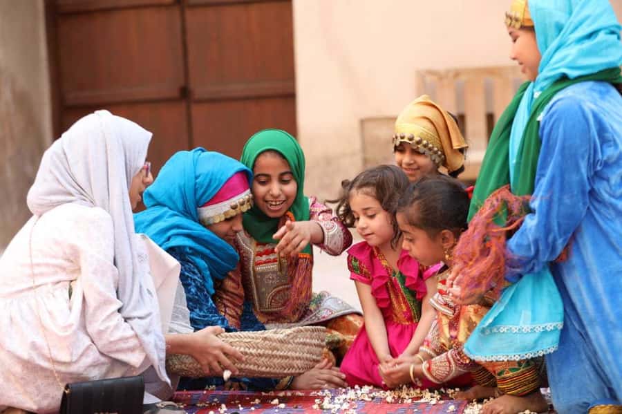 Full-Day Tour in Oman: Enchanting Forts of Nizwa and Jabreen - Dress, weather, and walking advice