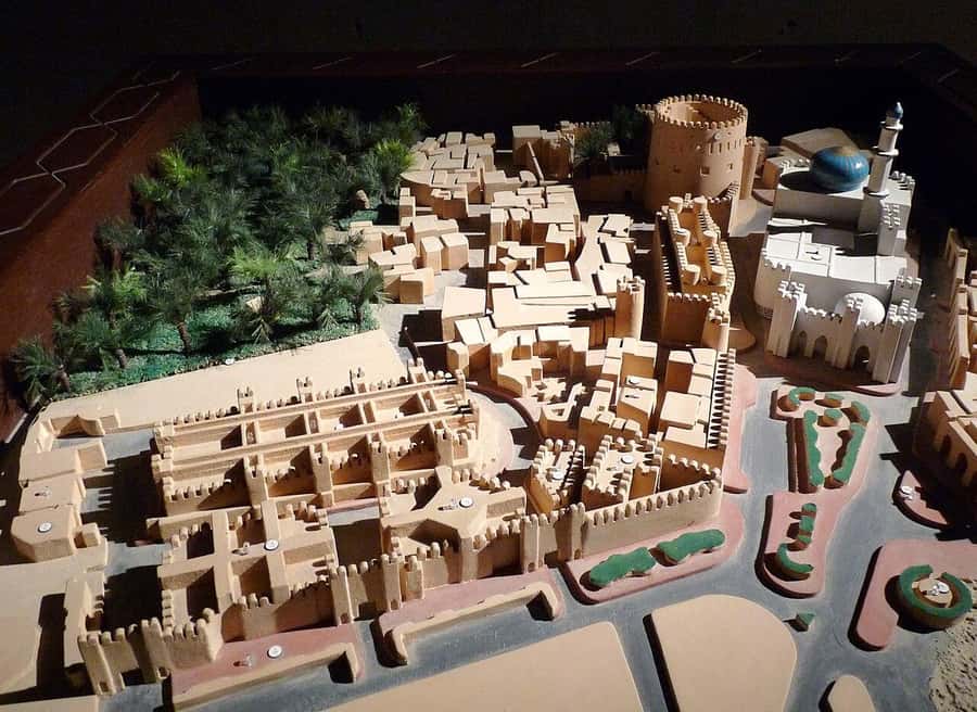 Full-Day Tour in Oman: Enchanting Forts of Nizwa and Jabreen - Nizwa Souq and the everyday side of the town