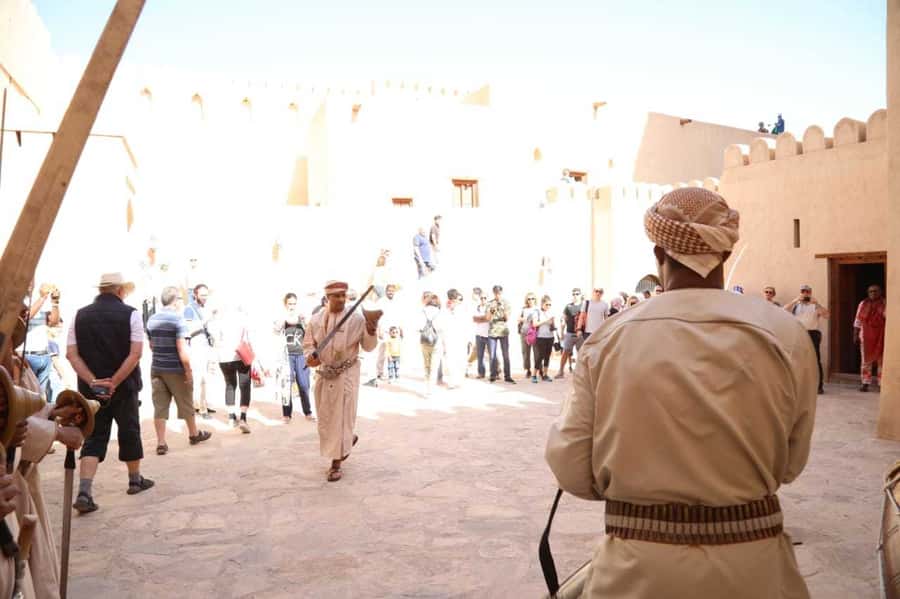 Full-Day Tour in Oman: Enchanting Forts of Nizwa and Jabreen - Bahla Fort and the pottery tradition