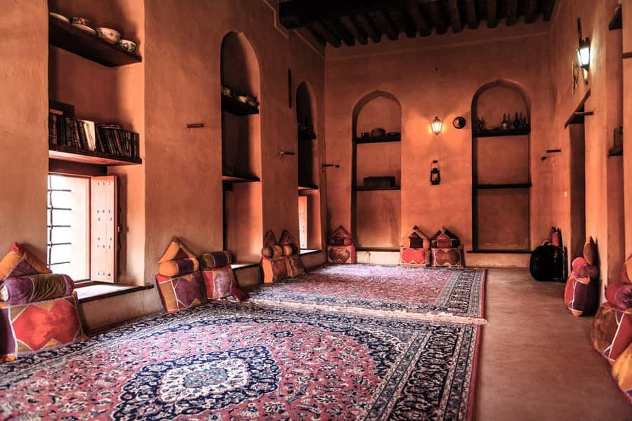 Full-Day Tour in Oman: Enchanting Forts of Nizwa and Jabreen - Price, group size, and what you receive