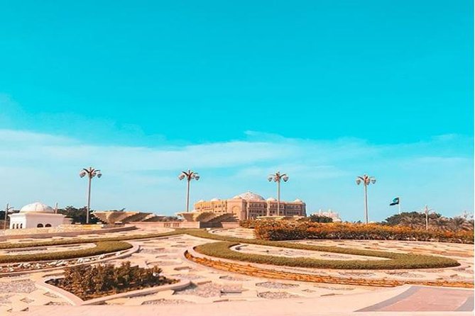 Full-Day Tour of Abu Dhabi from Dubai, Sheikh Zayed Grand Mosque - Guide quality can shape the whole day