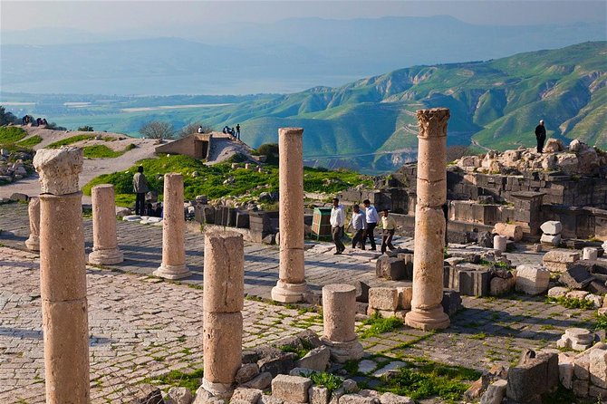 Full-Day Tour: Umm Qais, Jerash, and Ajloun from Amman - Umm Qais, ruins above three distant views