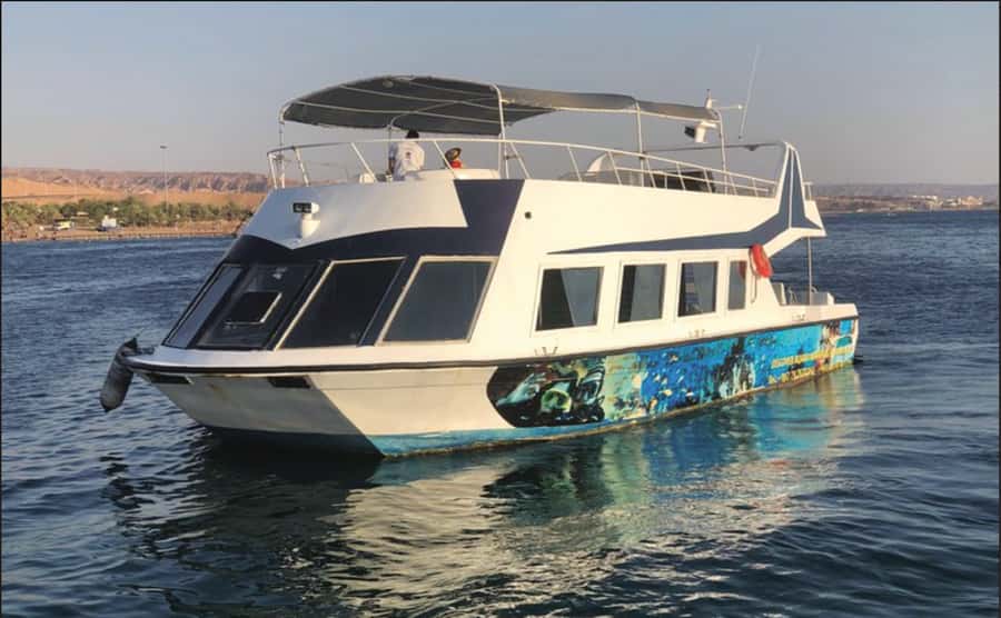 Glass Boat & Snorkeling with day use of Berenice Beach Club - Key points at a glance