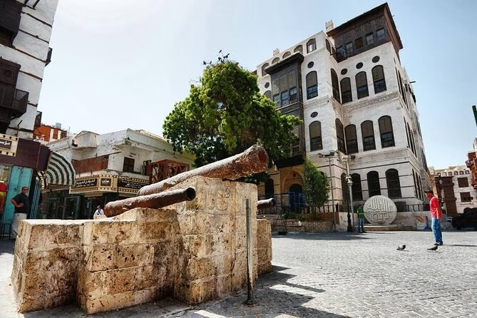 Guided Tour in Jeddah by local woman - Who should book this walking tour