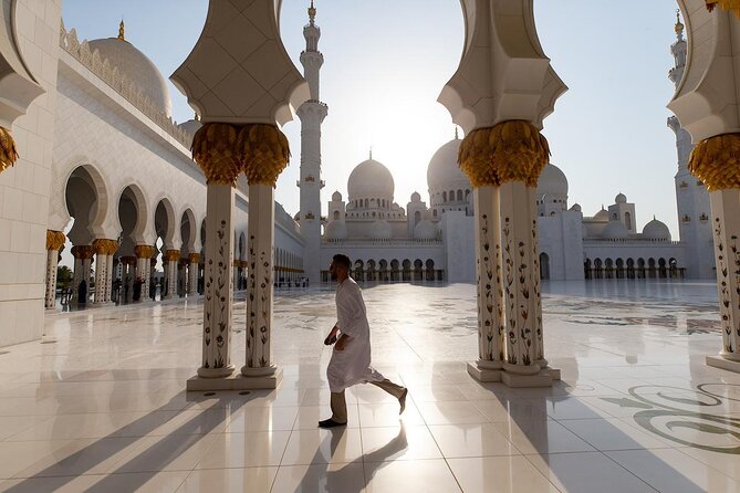 Half day City Tour of Abu Dhabi with Sheikh Zayed Grand mosque - The Grand Mosque gives this four-hour tour its purpose