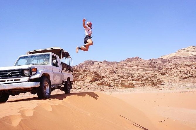 Half-Day Jeep Safari "Wadi Rum Highlights!" w/ Professional Bedouin Guide - Springs, Canyons, and Rock Bridges