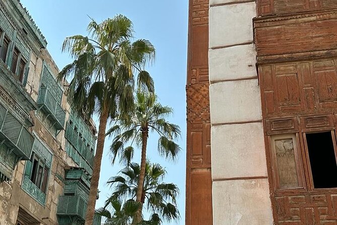 Historic District Tour in Jeddah by a Local Guide - Starting at Bab Jadid and entering the old town