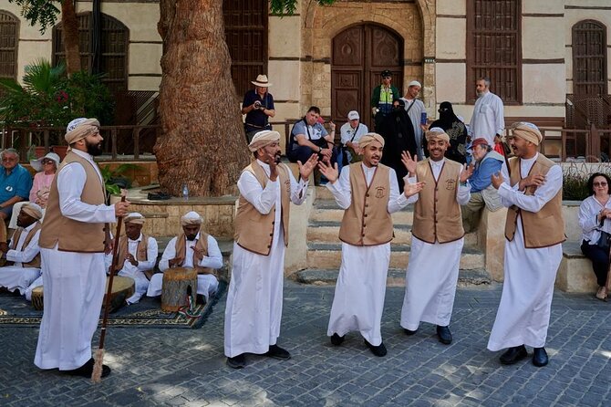 Historical & Heritage Tour in Jeddah Al Balad - Evening timing, group size, and transport