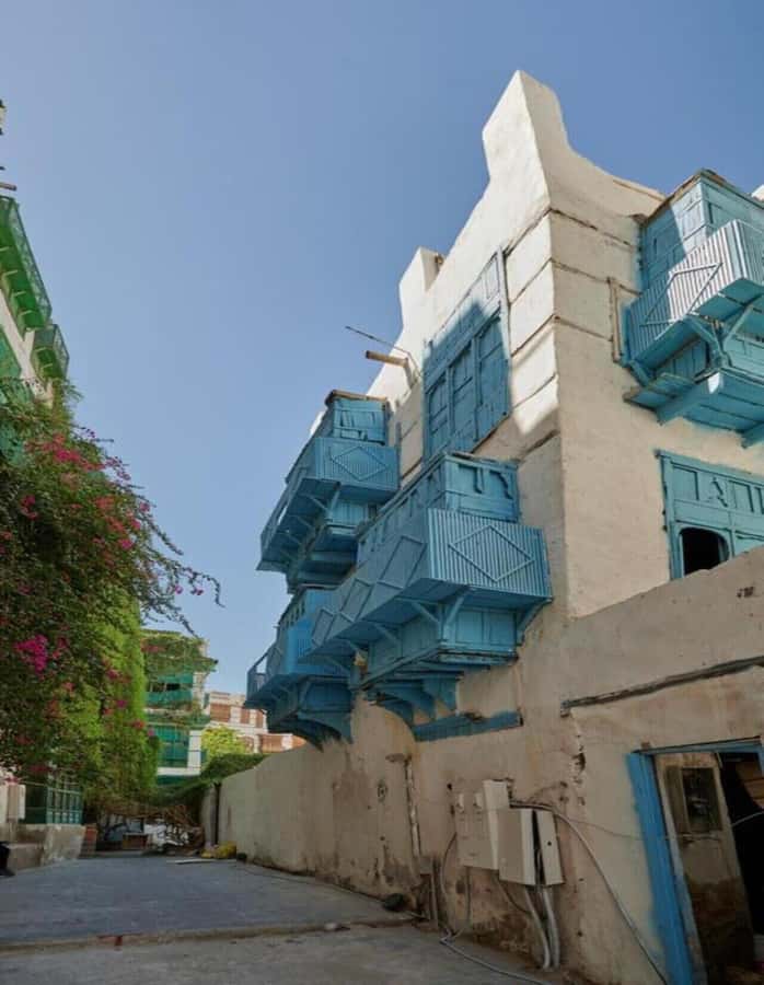 Jeddah: Al-Balad Old Town Historical City Guided Tour - Local food, Arabic coffee, and the human side of the walk
