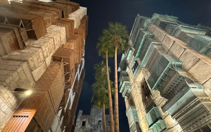 Jeddah: Al-Balad Old Town Historical City Guided Tour - The pickup makes a short Jeddah visit easier
