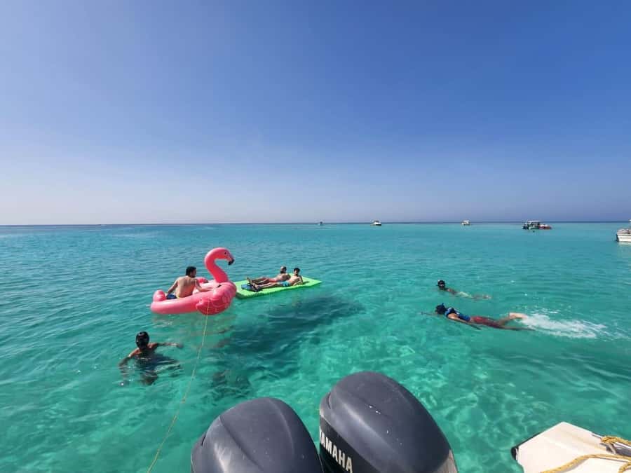 Jeddah: Bayada Leisure Boat Trip with Snorkeling - The first reef: dramatic, but not always easy