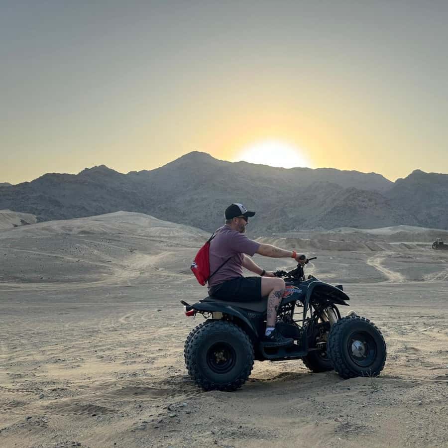 Jeddah Desert Safari: Quad Biking, Camel Farm & Sunset Views - Leaving Jeddah for the golden dunes