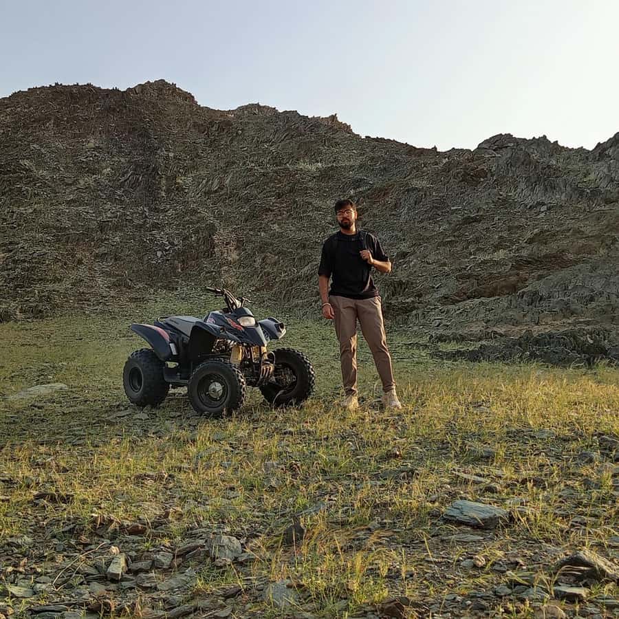 Jeddah Desert Safari: Quad Biking, Camel Farm & Sunset Views - Meeting camels at a local farm