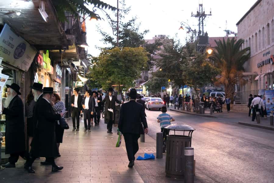 Jerusalem: Meet the Orthodox Jews Tour - Reading the neighborhood one storefront at a time