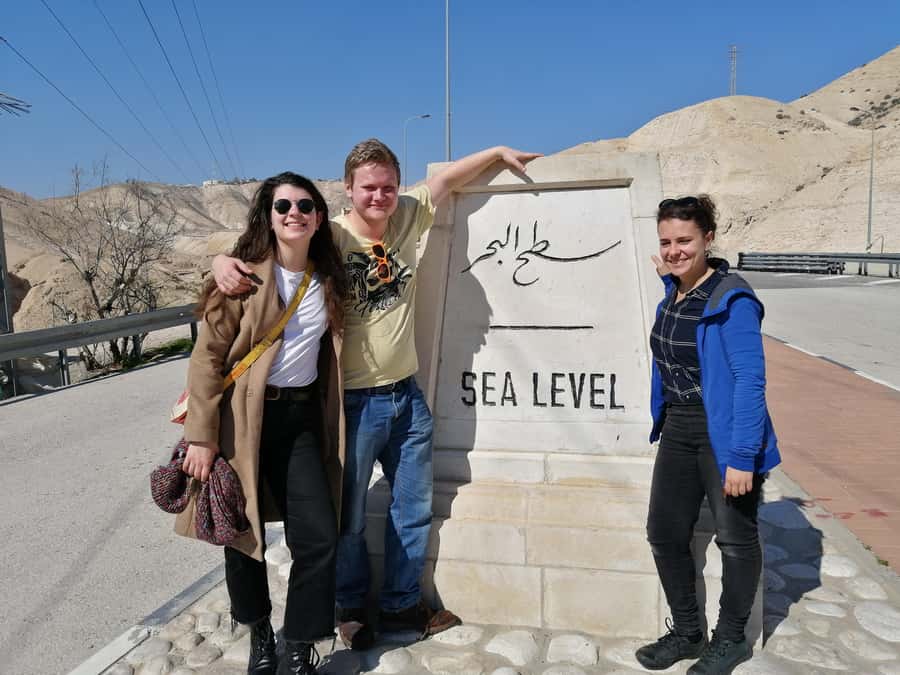 Jerusalem/Tel Aviv: Bethlehem, Jericho and Jordan River Tour - Crossing into Bethlehem and meeting the guide