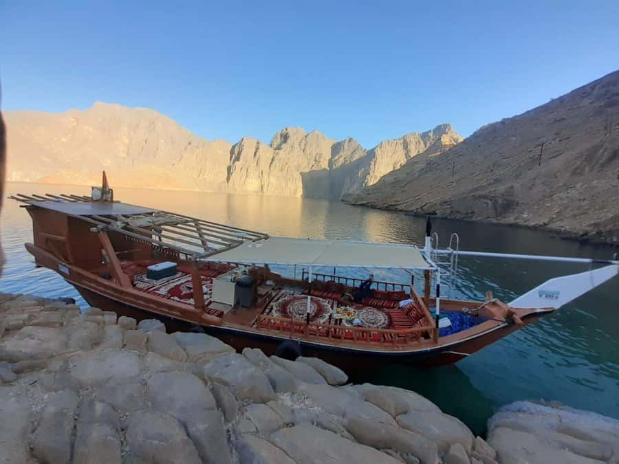 Khasab: Dhow Cruise with Lunch, Dolphin Watching& Snorkeling - Watching dolphins near Khasab