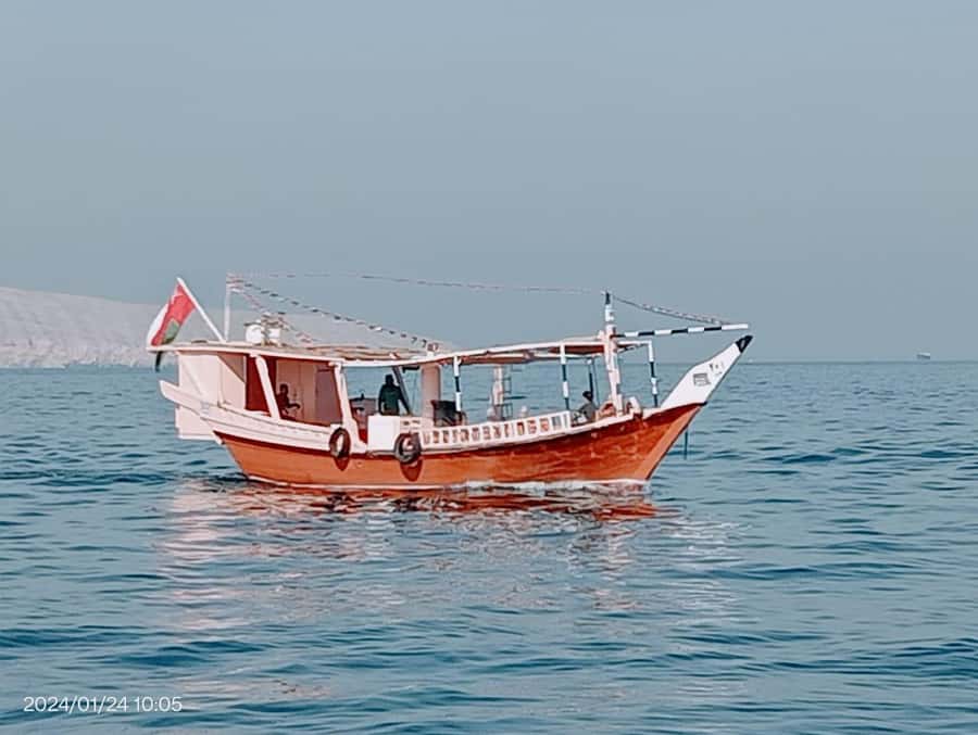 Khasab: Dhow Cruise with Lunch, Dolphin Watching& Snorkeling - Lunch on board after the first swim