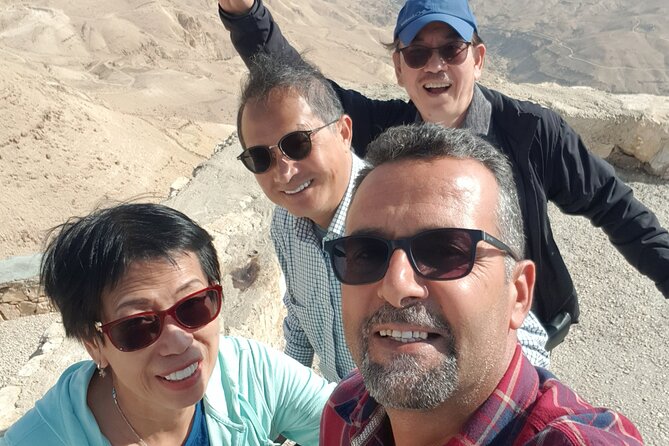 Lasting memories in Petra & Jordan - Little Petra and the mountains near sunset