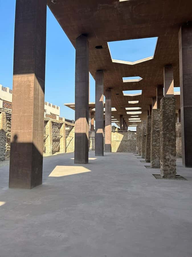 Manama: Bahrain City and Desert Tour with Transfers - Five hours from souq to seafront