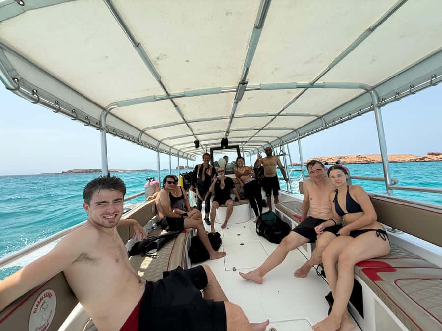 Muscat: Daymaniyat Islands Snorkeling Tour - Food and drinks on the boat