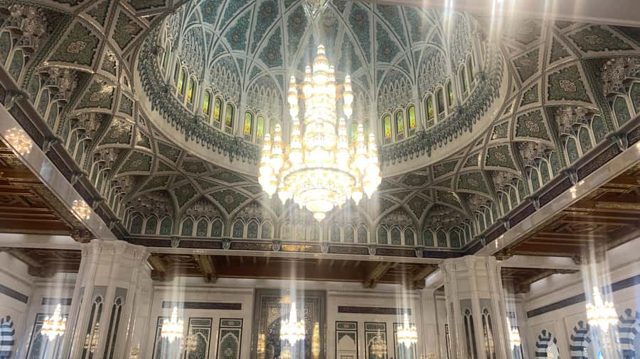 Muscat: Group City Tour with Pickup and Lunch or Dinner - Lunch or Dinner Makes the Day Easier