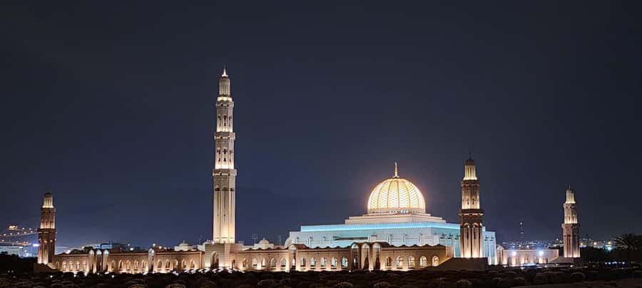 Muscat: Guided Landmarks Tour - Sultan Qaboos Grand Mosque: start with the visual high point