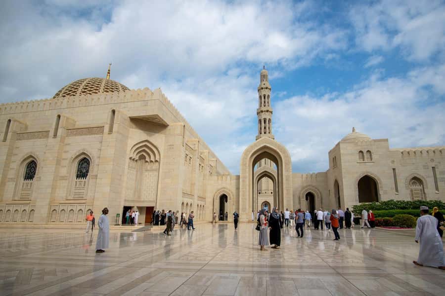 Muscat: Half-Day Sightseeing Essentials Tour and Audio Guide - Who should book this half-day tour?