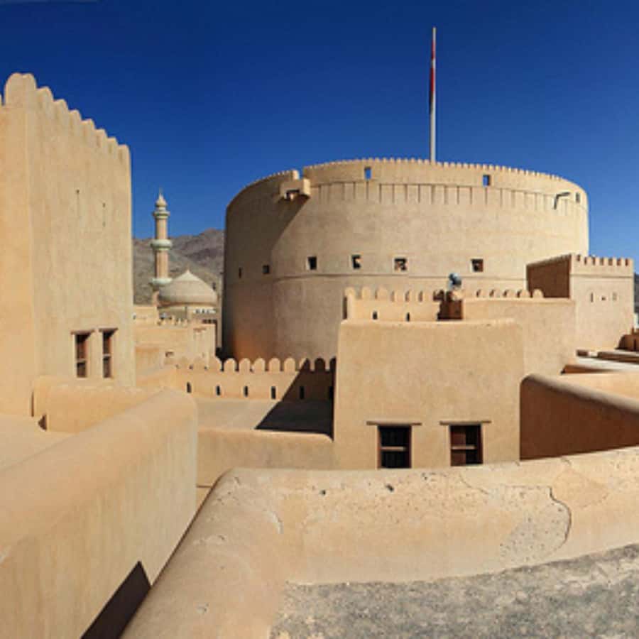 Muscat: Nizwa and Jabal Shams- Full Day Tour - Climbing toward Jabal Shams