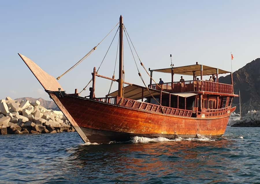 Muscat: Omani Dhow Coastal and Sunset Cruise - The first half of the cruise: palaces, forts, and coastal mountains