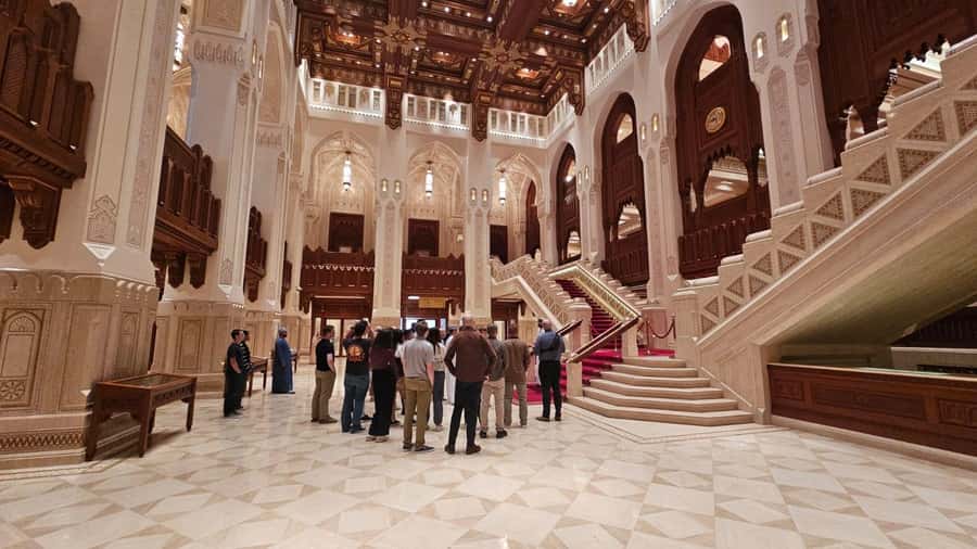 Muscat: Private City Guided Tour - Shopping and people-watching at Muttrah Souq