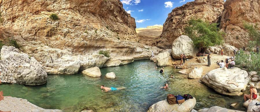 Muscat: Wadi Shab and Bimmah Sinkhole Full-Day Tour - Guides, languages, and the private format