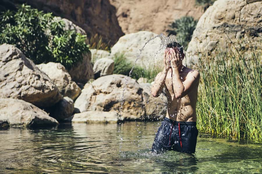 Muscat: Wadi Shab and Bimmah Sinkhole Full-Day Tour - What to pack for the canyon and water