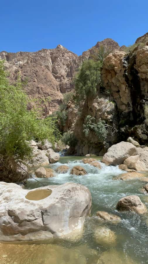 Muscat: Wadi Shab, Romantic Cave and Sinkhole Full-day Trip - Why Wadi Shab deserves the long day from Muscat