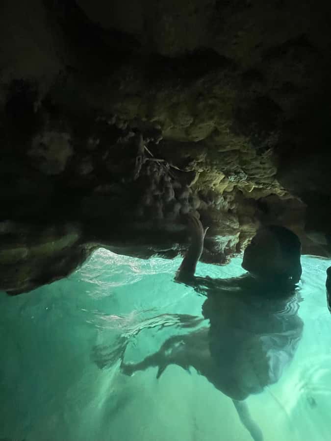 Muscat: Wadi Shab, Romantic Cave and Sinkhole Full-day Trip - The boat crossing and canyon walk
