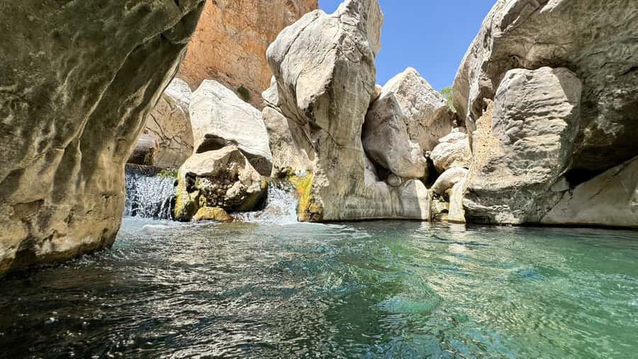Muscat: Wahiba Desert and Wadi Bani Khalid Guided Group Tour - Two very different sides of Oman in one long day
