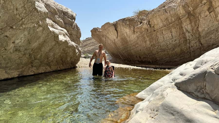 Muscat: Wahiba Desert and Wadi Bani Khalid Guided Group Tour - Lunch with an Omani flavor
