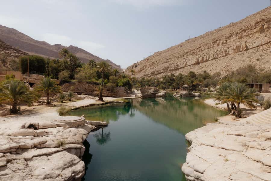 Muscat: Wahiba Desert and Wadi Bani Khalid Guided Group Tour - Guides are a major part of the value