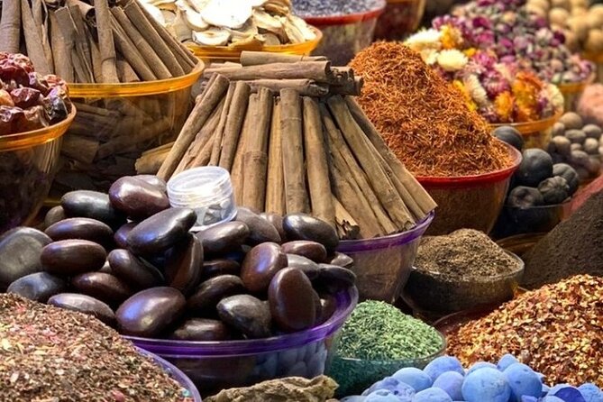 Old Dubai tour: Local Market, Tasting, Dubai creek with Abra ride - Browsing the Old Souk in Bur Dubai
