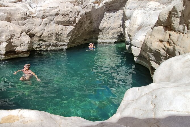 Oman Highlights: Wahiba Sands Desert & Wadi Bani Khalid Tour - Who will enjoy this tour most