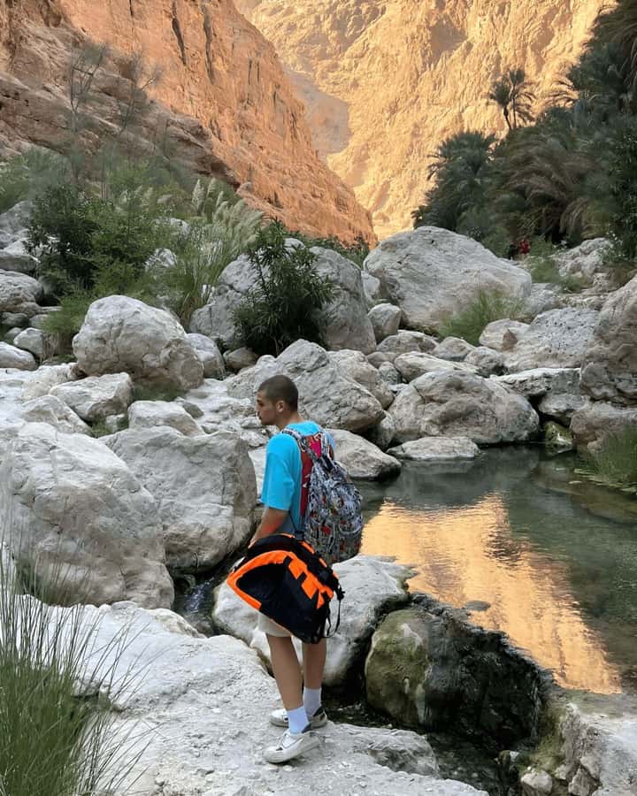 Oman’s Hidden Gems: Wadi Shab & Bimmah Sinkhole - Lunch at a local café