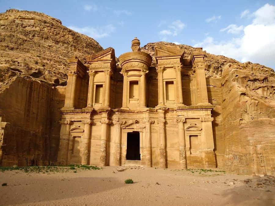 Petra & Wadi Rum: Full Day Private Tour with Hotel Pickup - Tea, Bedouin hospitality, and sunset