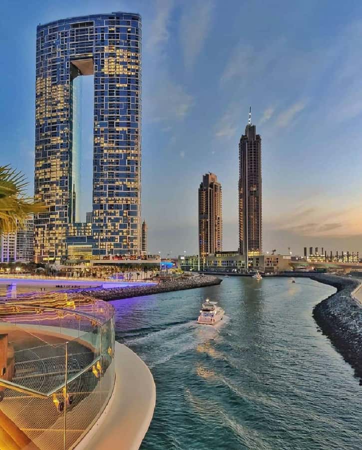 Private Dubai city tour fullday Guided Tour - Dubai Frame, Zabeel Palace, and the shift to modern Dubai