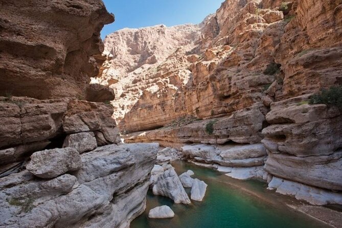Private Full-Day Wadi Shab and Bimmah Sinkhole Tour - Practical details that can improve the day