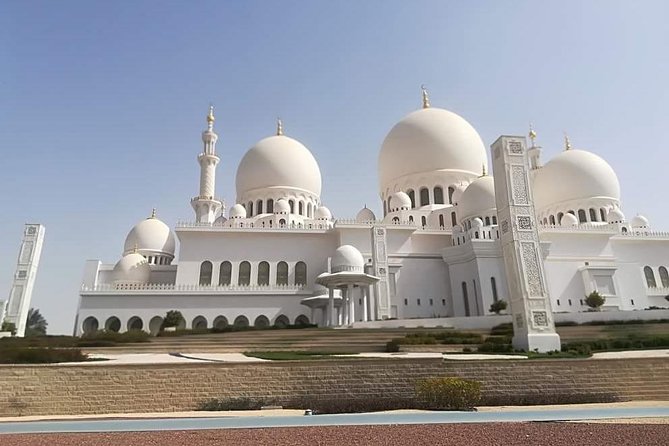 Private Tour : Abu Dhabi Full Day City Tour - Yas Island and Ferrari World