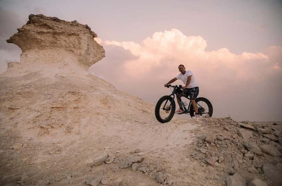 Qatar: Combo Tour of the North and West with Pickup - Zekreet’s rocks and the umbrella-shaped formation