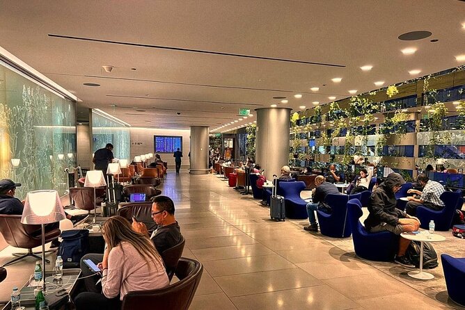 Qatar: Doha Hamad International Airport (DOH) Al Maha Lounge - The Shower Is the Main Reason to Pay